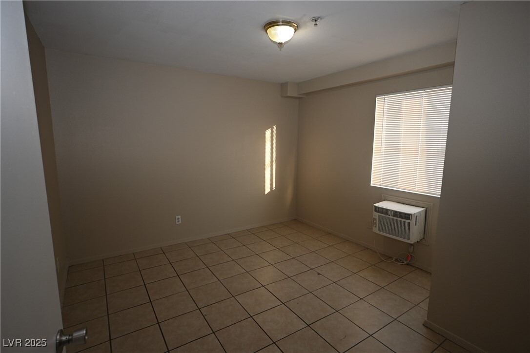 Primary Photo - 3017 E Carey Ave