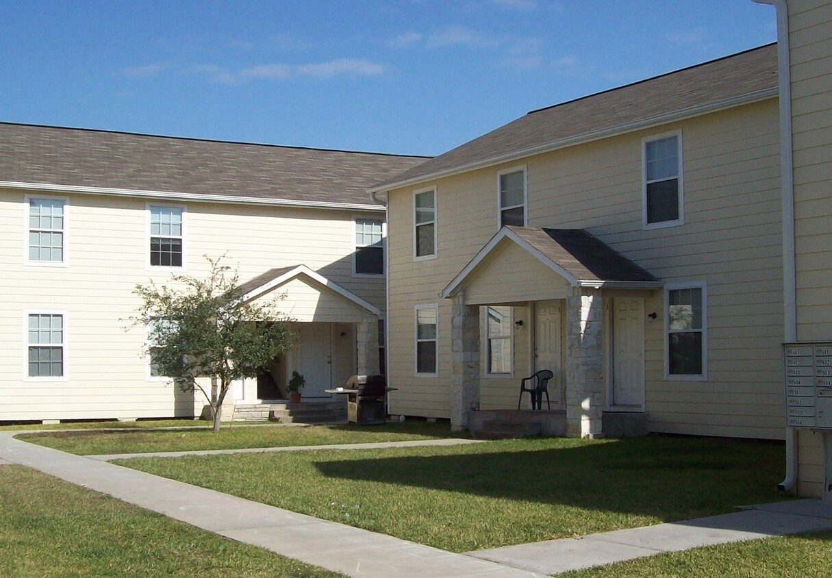Primary Photo - 500 W Pitts Ave