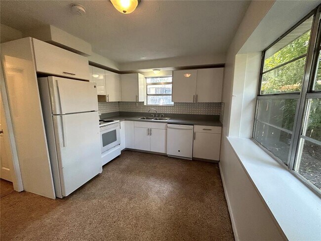 Foto del edificio - 760 Greenway Pl