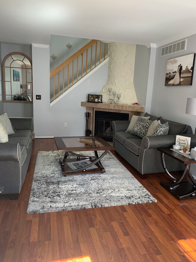 38849 Country Cir Unit 83, Farmington Hills, MI 48331 Condo for Rent