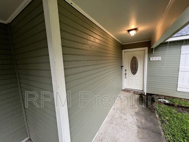 Foto del edificio - 532 Fawn Lake Dr