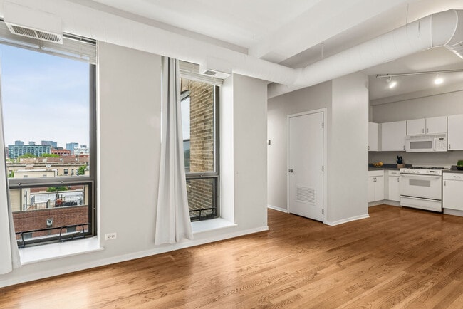 Building Photo - 811 S Lytle St