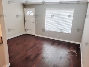 Building Photo - 615 Vine St