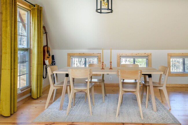 Foto del edificio - Barn-Style Modern Farmhouse with Mountain Views in Candler — 30 Minutes to Downtown Asheville