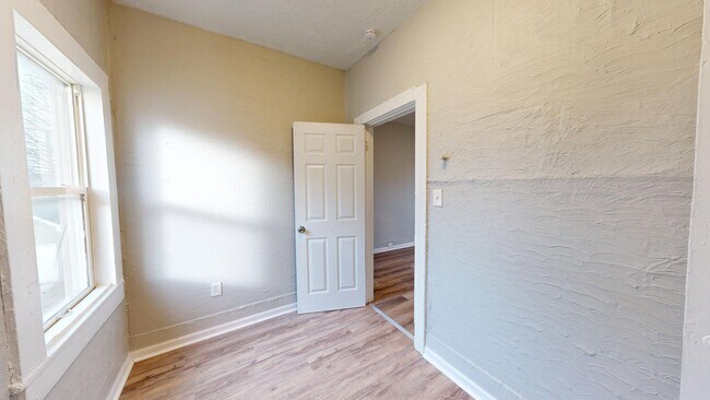 Foto del edificio - 3344 Seymour Ave