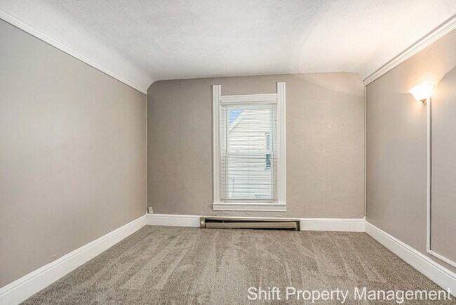 Building Photo - 553 Valley Ave NW Grand Rapids, MI 49504 -...