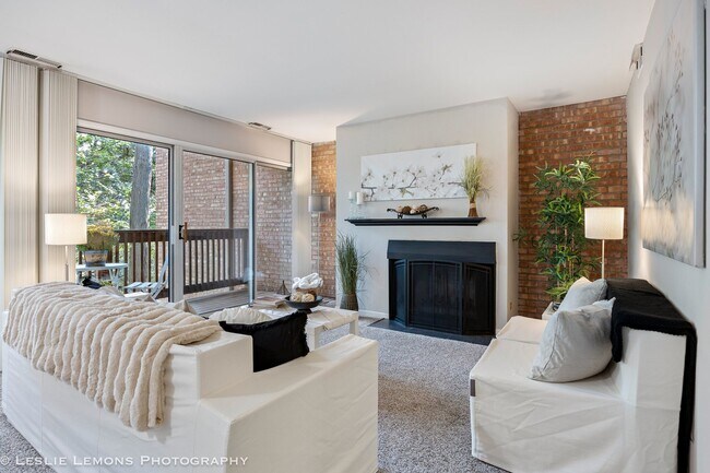 Foto del edificio - 5811 Oakwood Dr