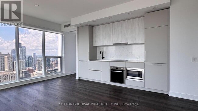Building Photo - 609 Sherbourne St
