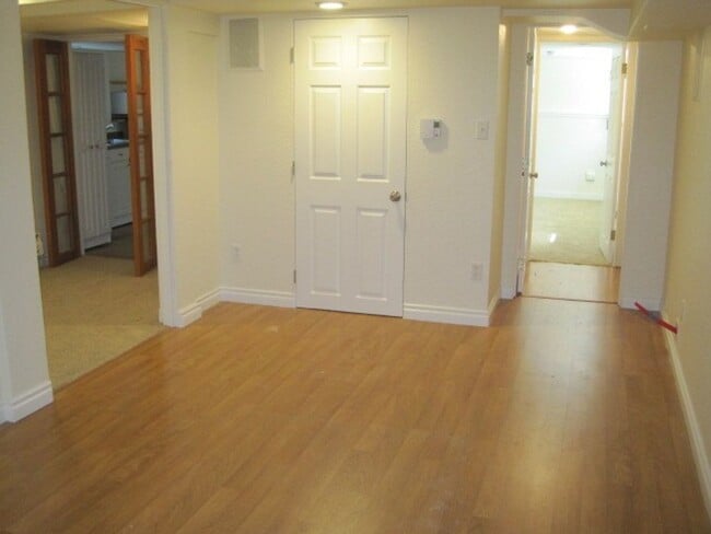 Building Photo - 549