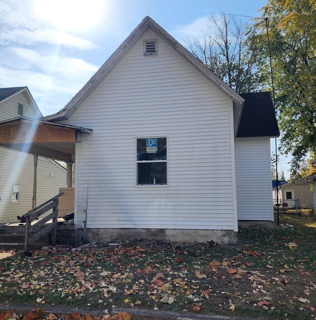 Building Photo - 831 Helm St