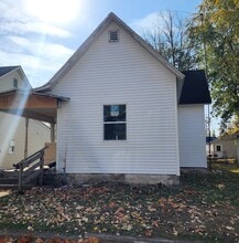 Building Photo - 831 Helm St