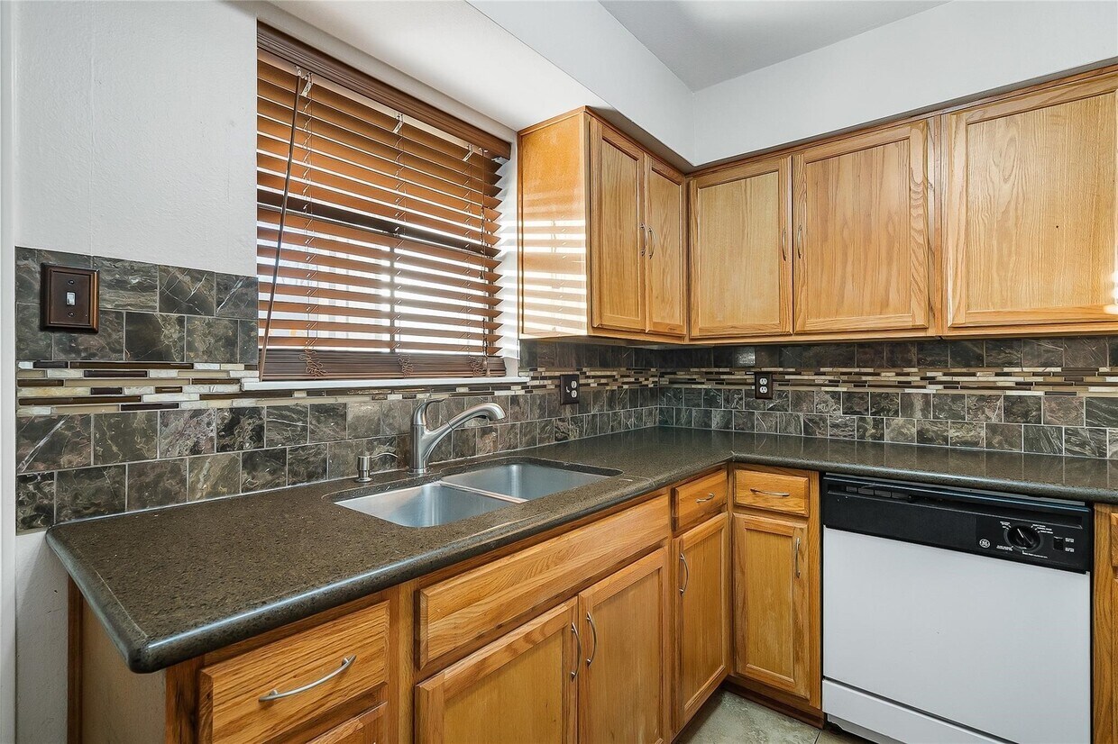 Foto del edificio - 3100 Walnut Bend Ln