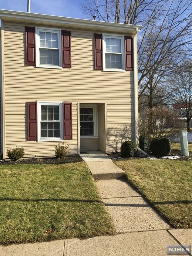 77 Gettysburg Way, Lincoln Park, NJ 07035 Townhome Rentals in Lincoln