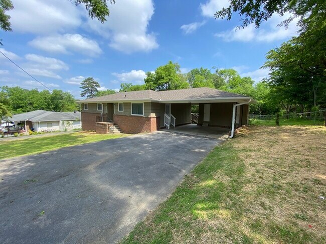 Foto del edificio - 328 10th St - $500 OFF FIRST MONTH'S RENT!