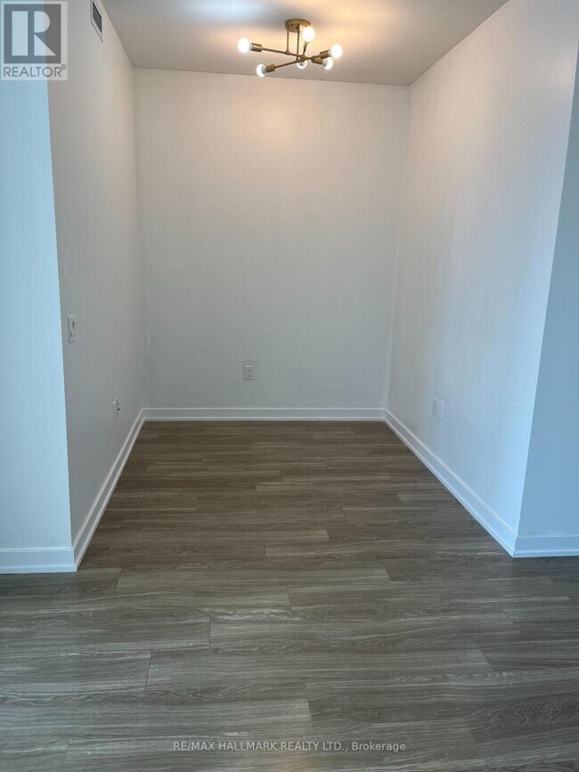 Photo du bâtiment - 4055-4055 Parkside Village Dr