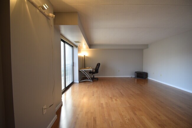 Building Photo - 1243 Beacon St