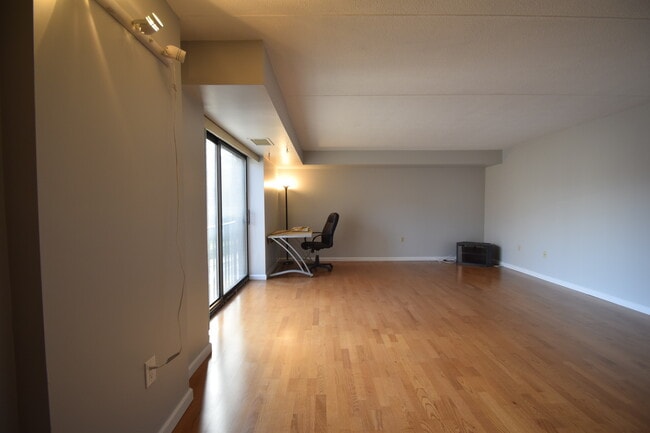 Building Photo - 1243 Beacon St