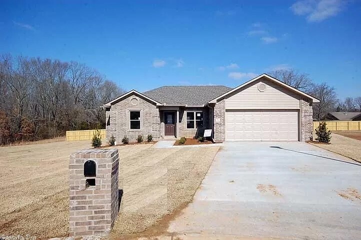 Primary Photo - 36 Winchester Dr