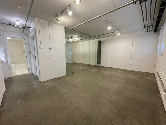 Building Photo - 370 7th St