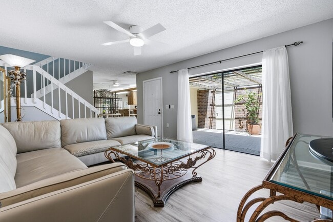 Building Photo - 605 6th Terrace