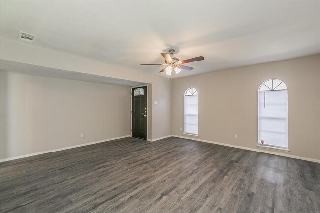 Building Photo - 1514 Deepwood Dr