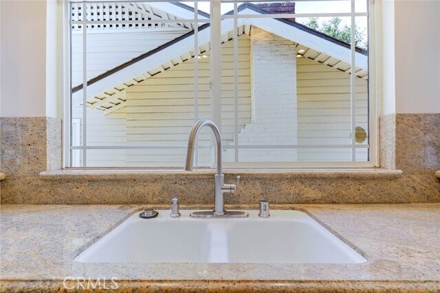 Foto del edificio - 320 E Dryden St