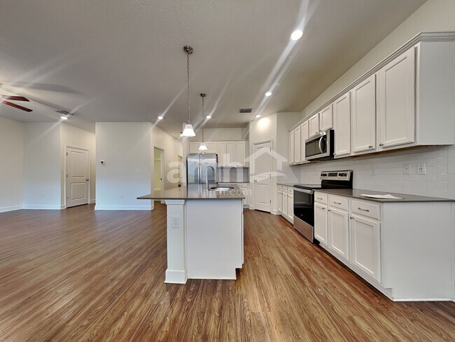 Foto del edificio - 1022 Walden Oaks Pl