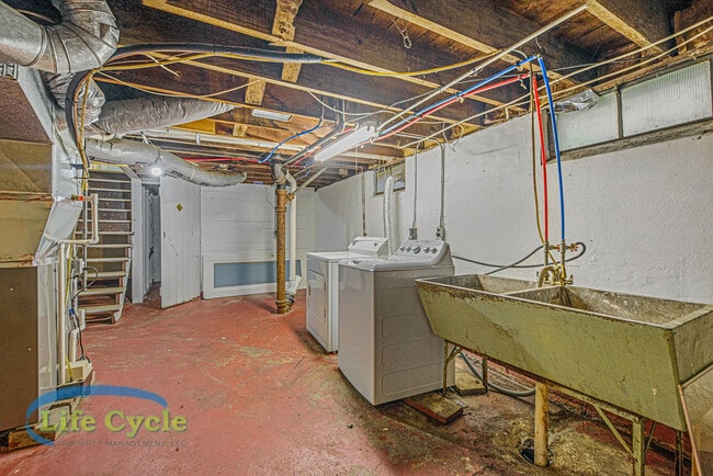 Building Photo - 148 Diamond Ave NE