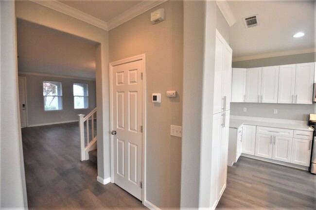 Building Photo - 1120 Villaggio Cir
