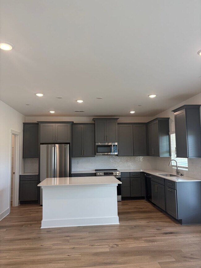 Foto del edificio - New Construction | Covered Deck + Open Living | Columbia, TN