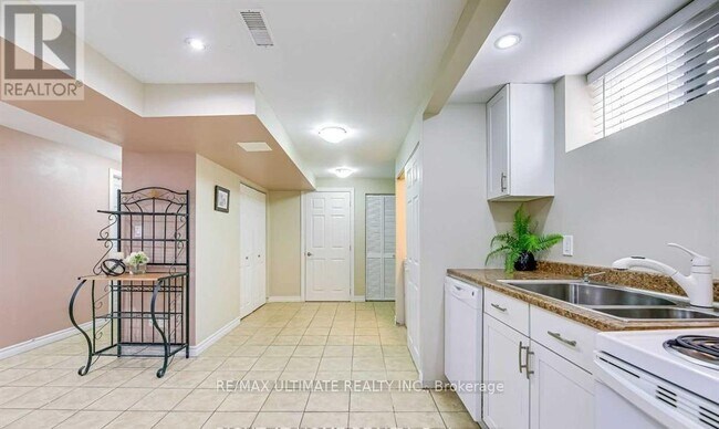 Photo du bâtiment - LOWER - 1209 SIXTH LINE