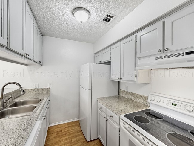 Building Photo - 536 Guerin Dr
