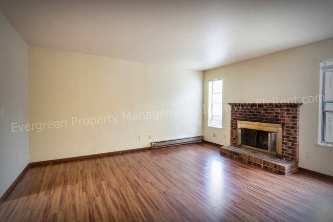Building Photo - 904-906 Camelot Ct.