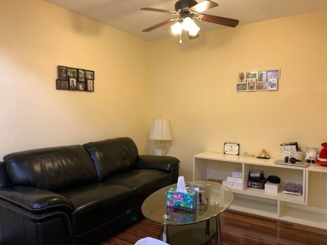 Foto del edificio - 2304 Center Stone Ln