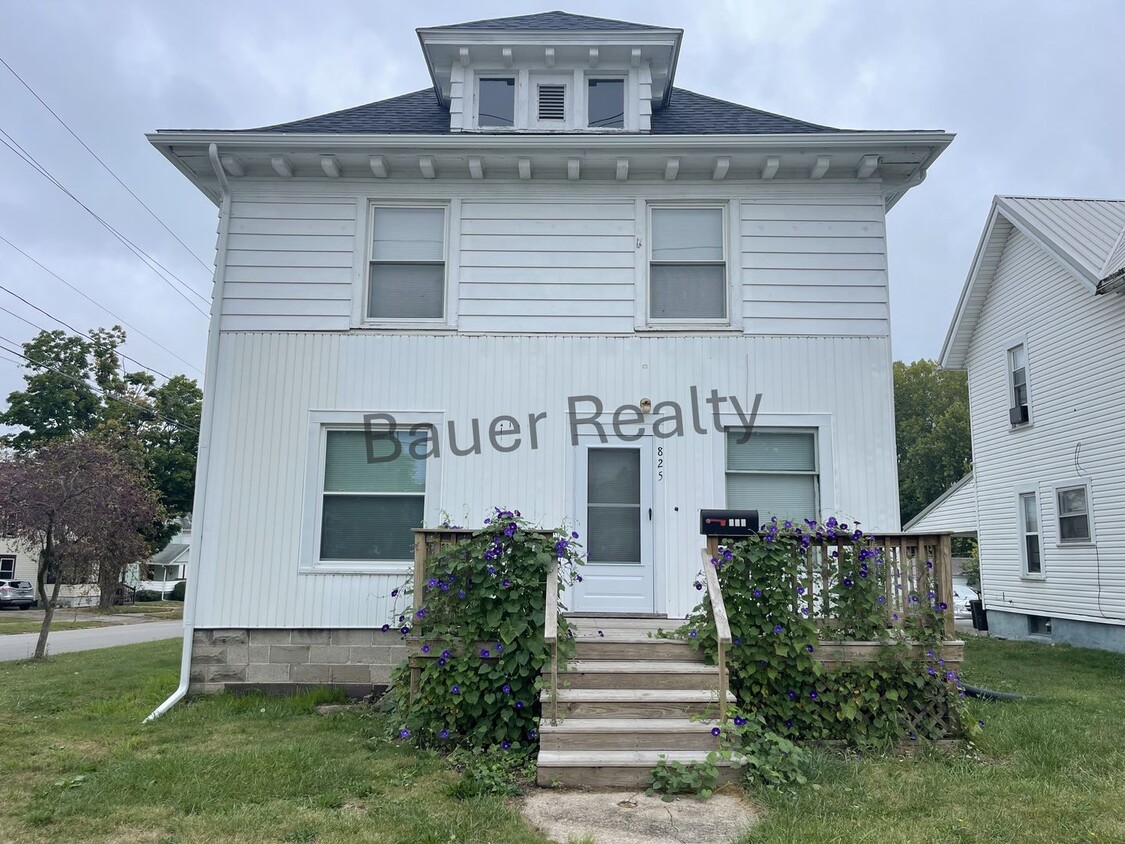 Primary Photo - Large Four Bedroom Home