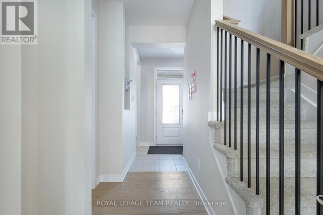 Building Photo - 331 Peninsula Rd