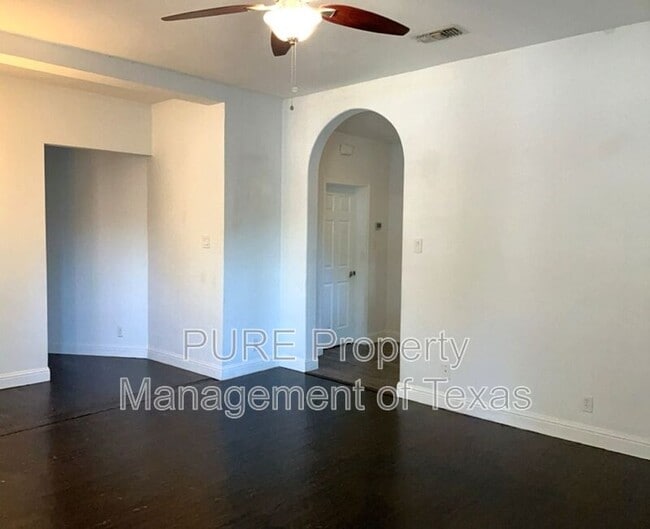 Building Photo - 806 E 3rd St