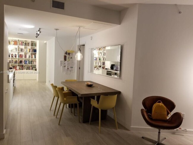 Foto del edificio - 501 NE 31st St
