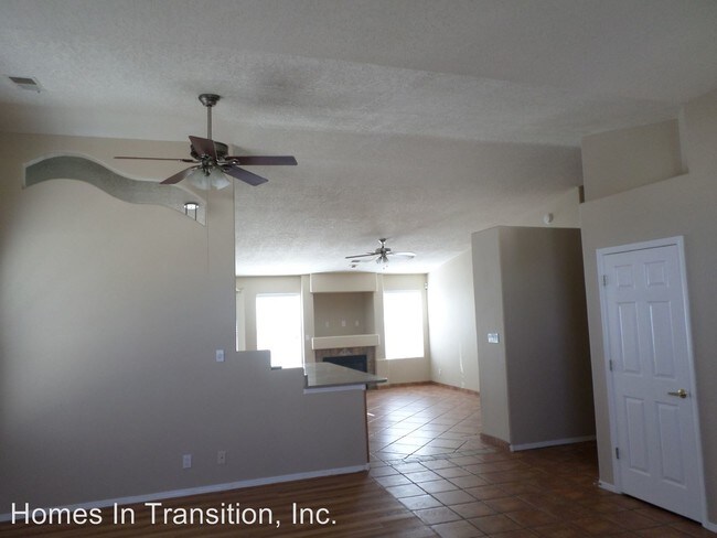Building Photo - 8206 Camino Paisano NW