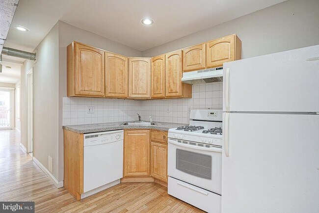 Building Photo - 758 S 15th St
