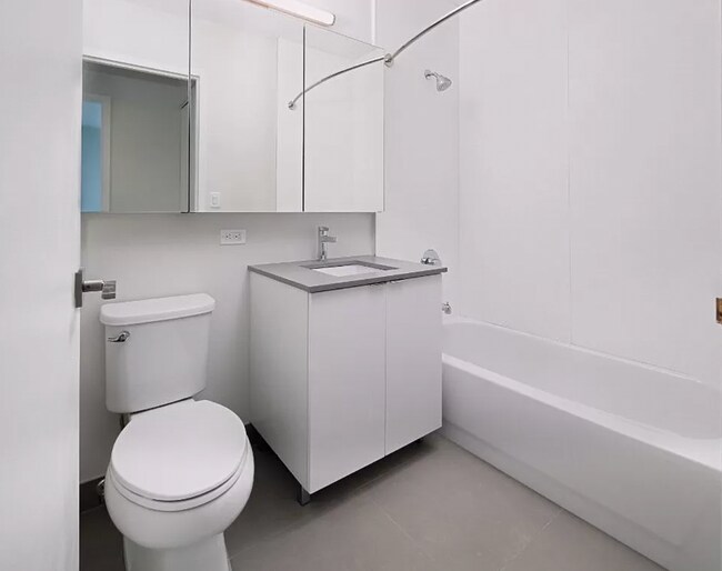 Foto del edificio - 247 E 50th St