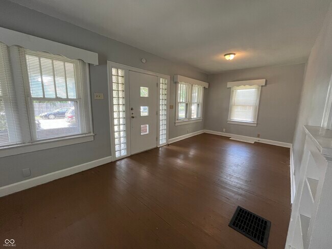 Building Photo - 1527 N Chester Ave