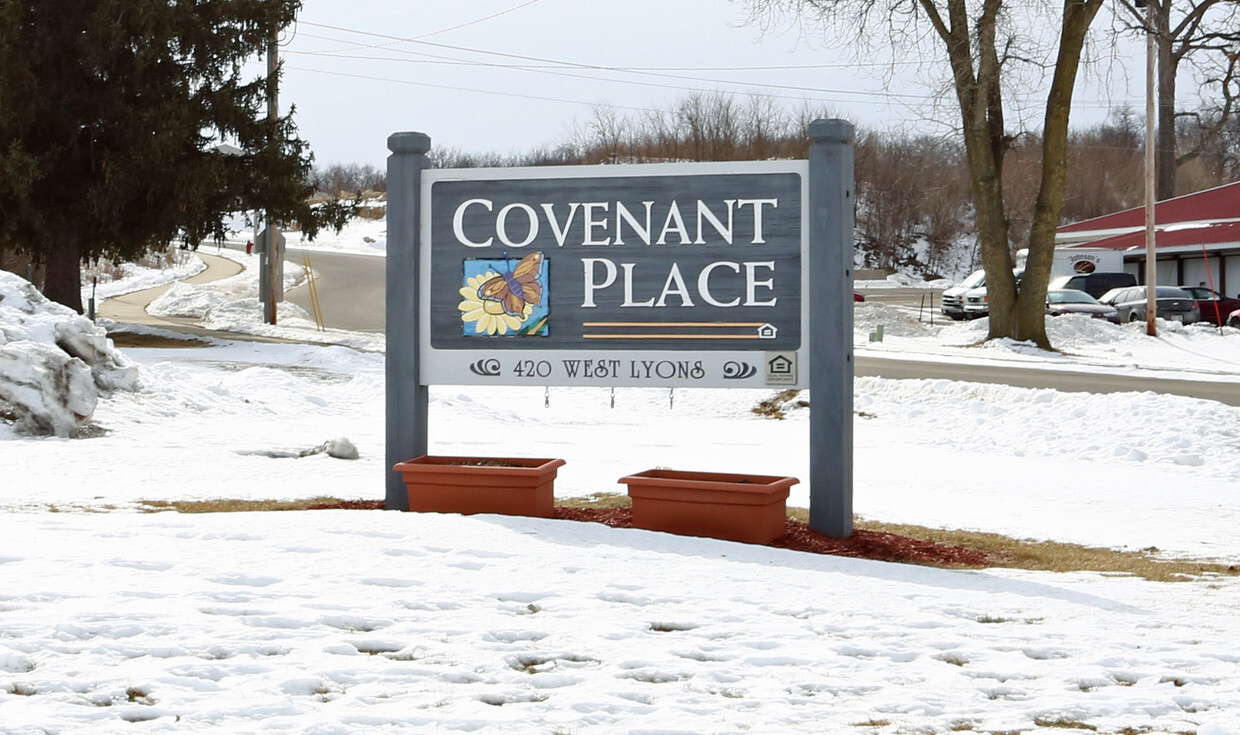 Building Photo - Covenant Place