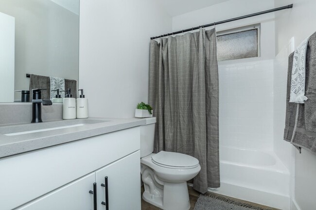 Interior Photo - Ellis Midtown