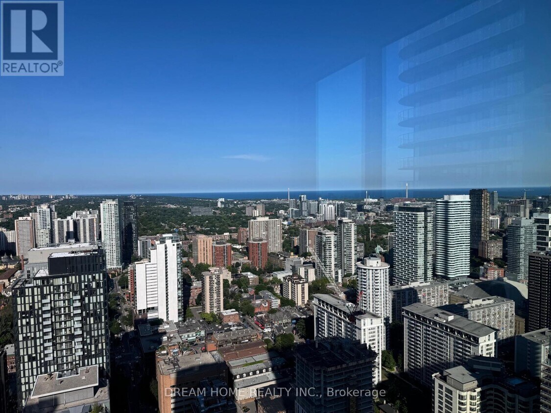 Photo principale - 8-5508 Wellesley St W