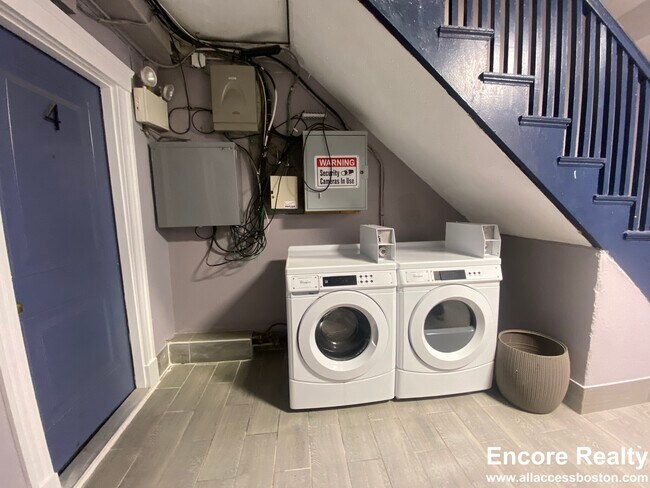 Foto del edificio - 244 Kelton St