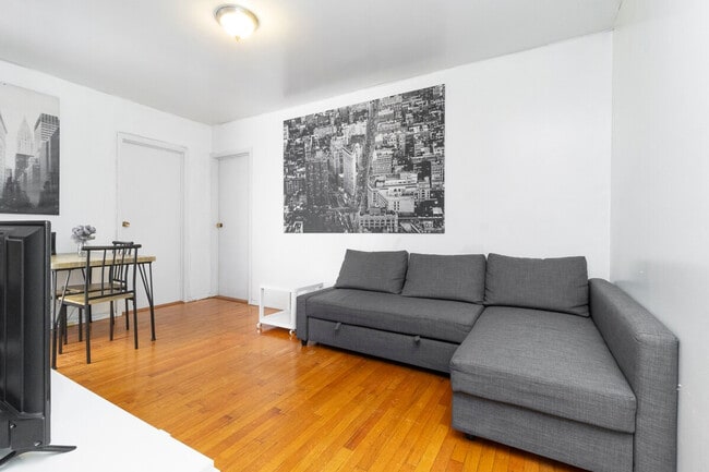 Building Photo - 306 E 96th St