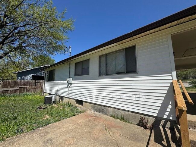 Foto del edificio - 7101 Brackleigh Dr