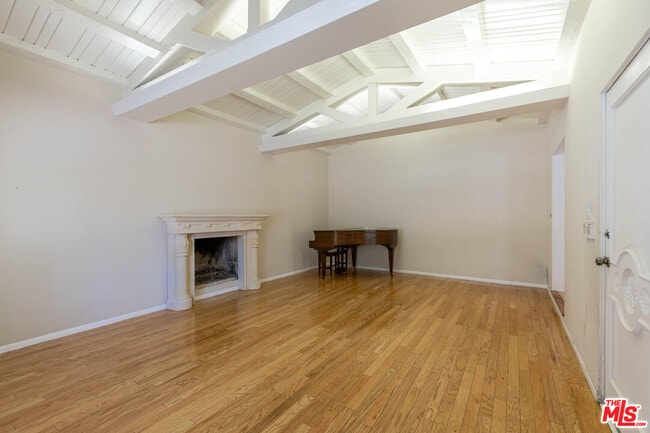 Foto del edificio - 352 S Wetherly Dr