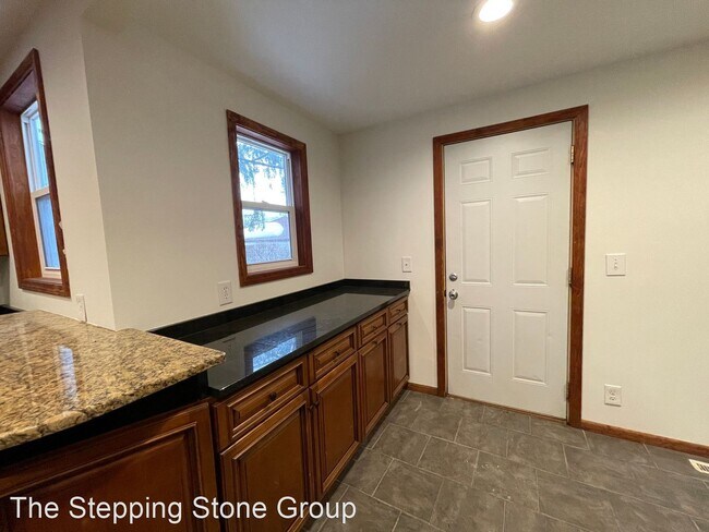 Foto del edificio - 6 br, 2 bath House - 1096 22nd Ave SE